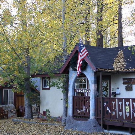 Castle Wood Theme Cottages- Couples Only Біг-Бер-Лейк Екстер'єр фото