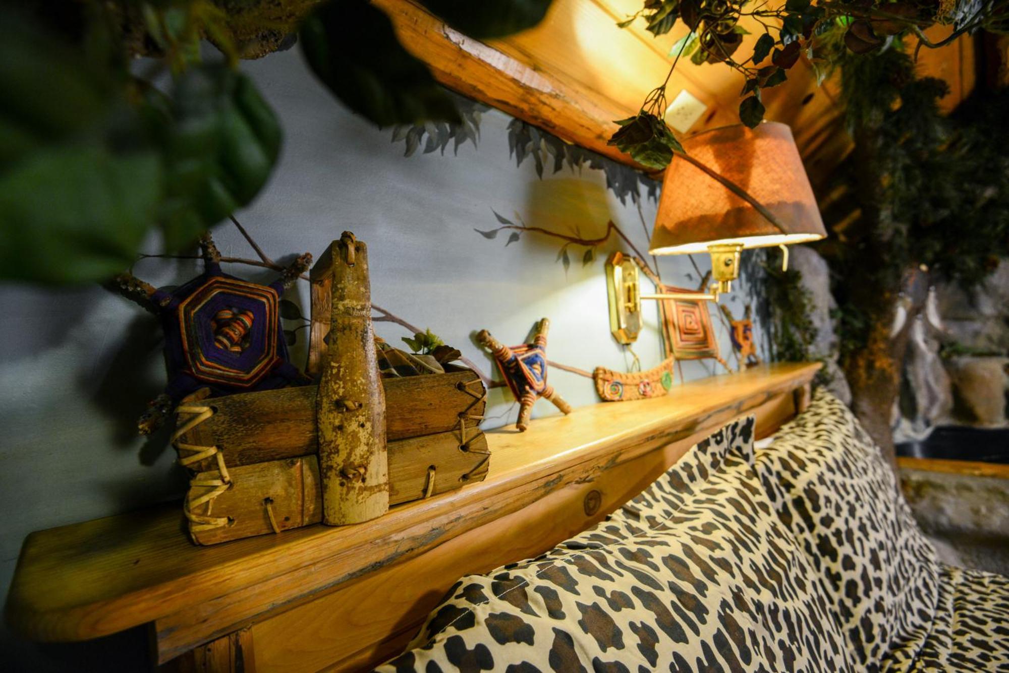 Castle Wood Theme Cottages- Couples Only Біг-Бер-Лейк Екстер'єр фото