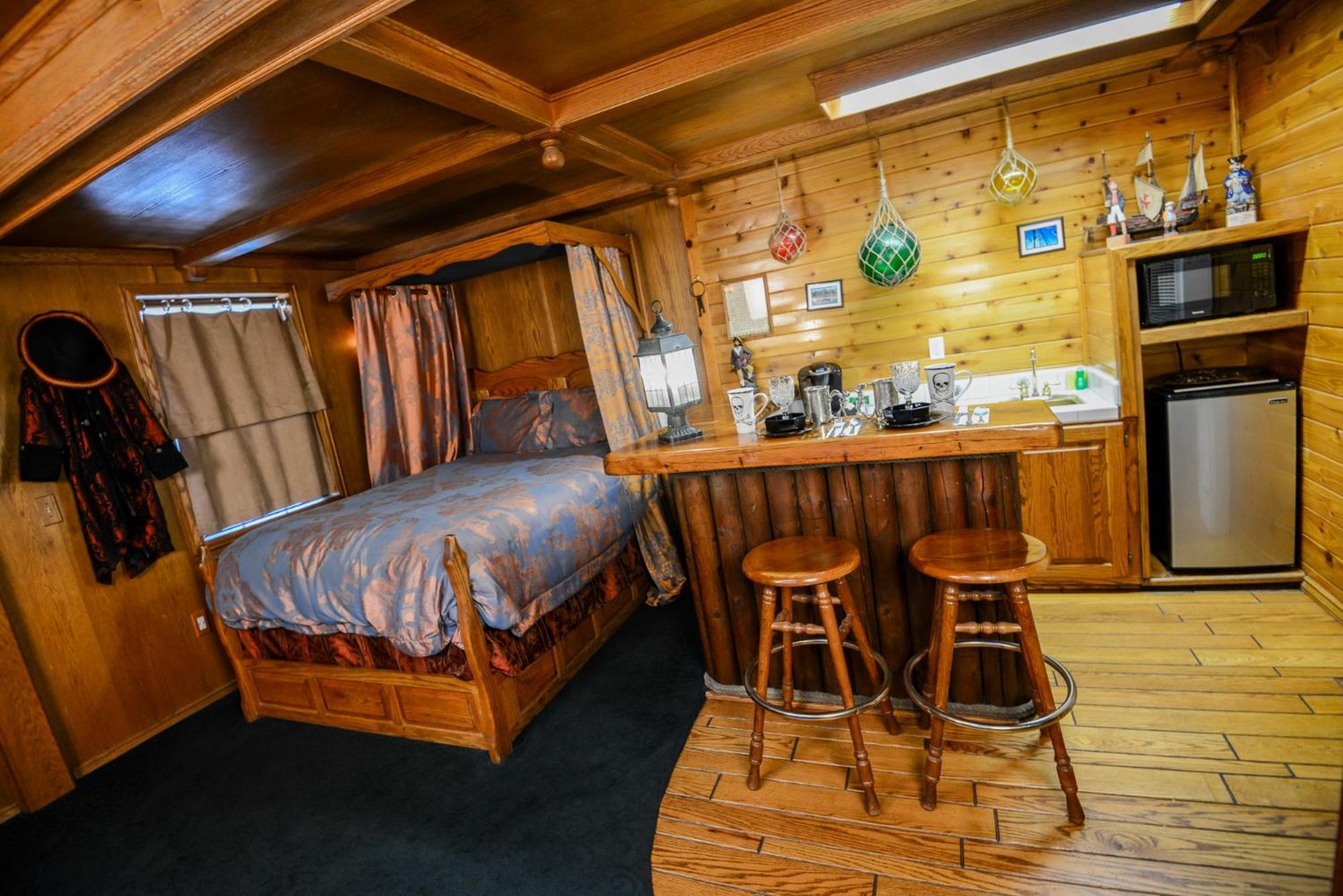 Castle Wood Theme Cottages- Couples Only Біг-Бер-Лейк Екстер'єр фото