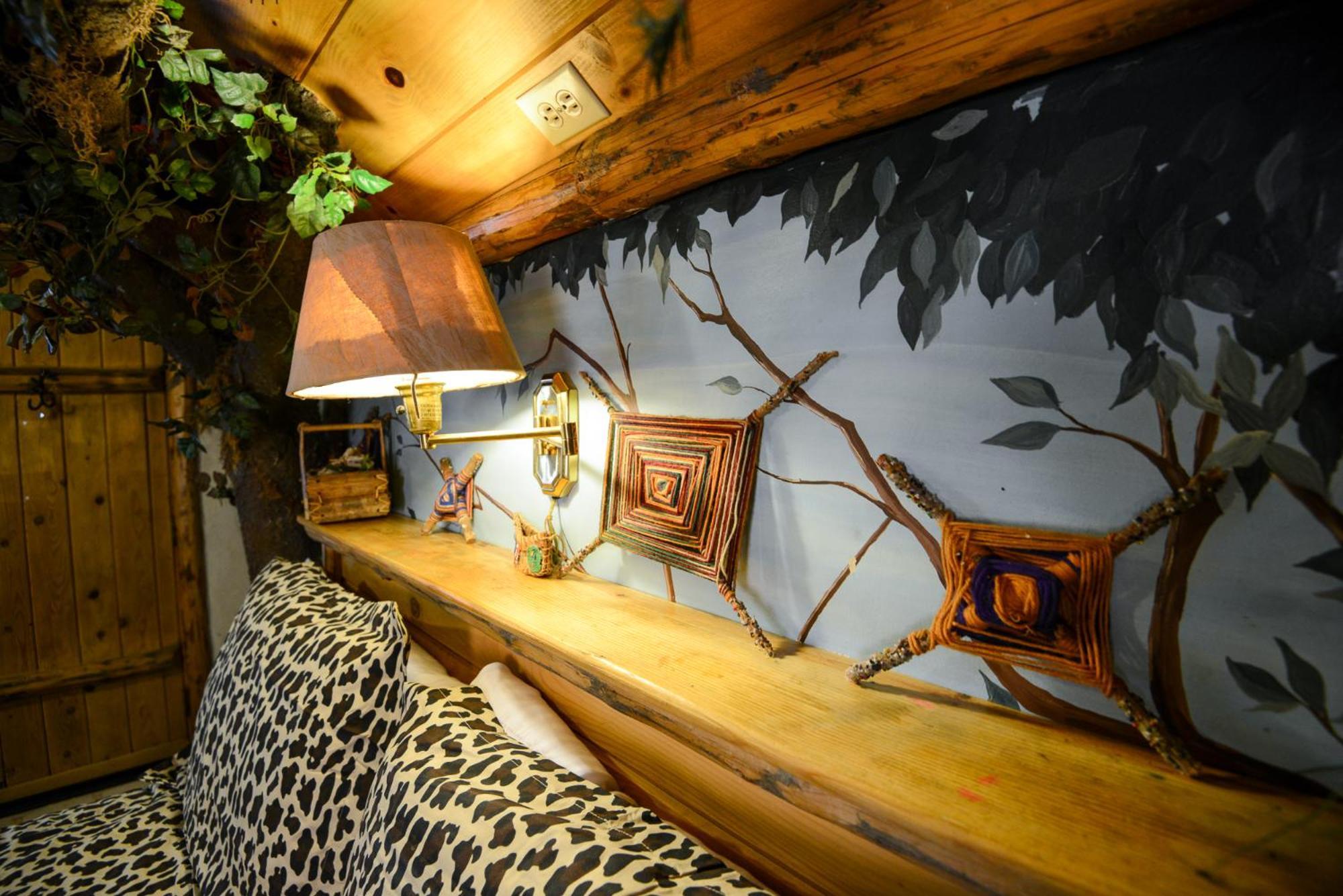 Castle Wood Theme Cottages- Couples Only Біг-Бер-Лейк Екстер'єр фото