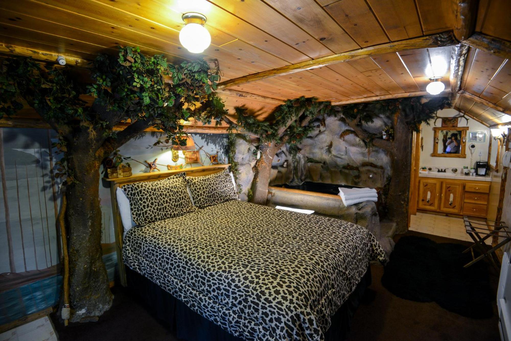 Castle Wood Theme Cottages- Couples Only Біг-Бер-Лейк Екстер'єр фото