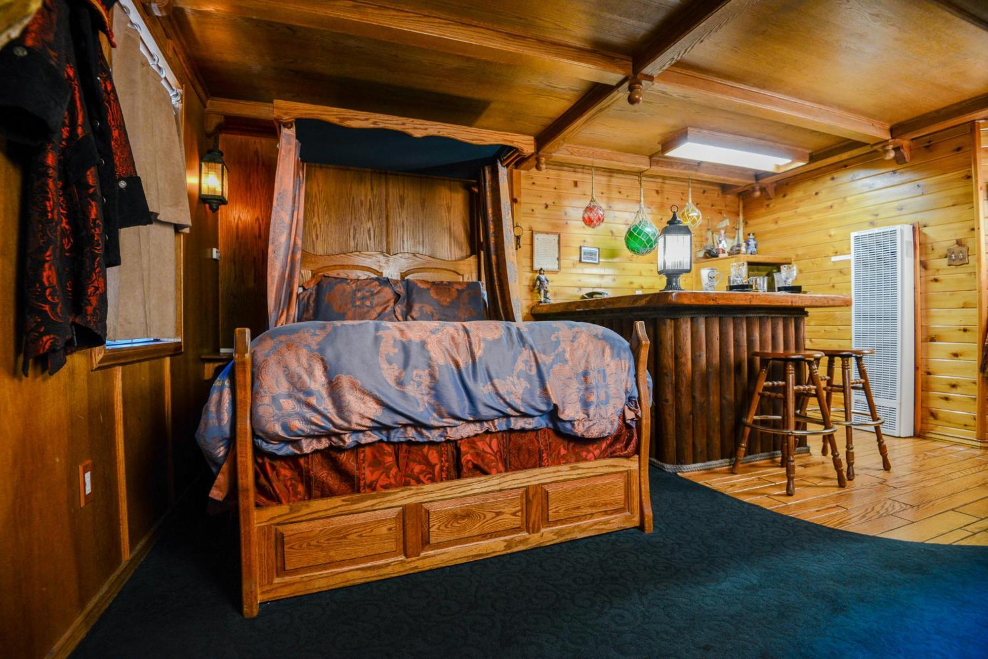 Castle Wood Theme Cottages- Couples Only Біг-Бер-Лейк Екстер'єр фото