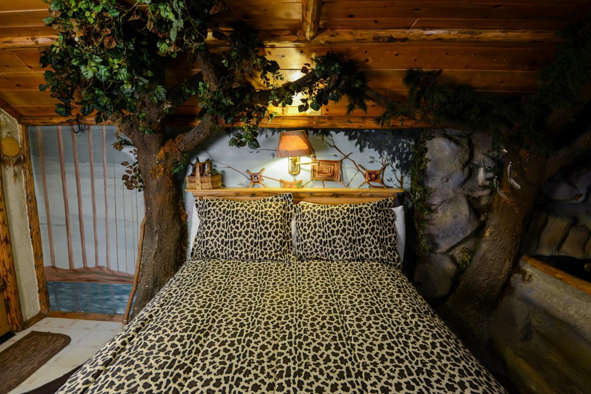 Castle Wood Theme Cottages- Couples Only Біг-Бер-Лейк Екстер'єр фото