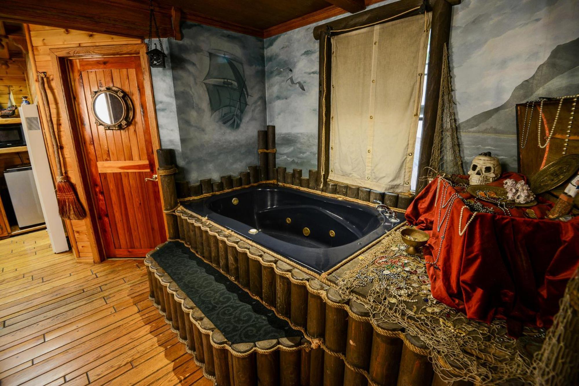 Castle Wood Theme Cottages- Couples Only Біг-Бер-Лейк Екстер'єр фото