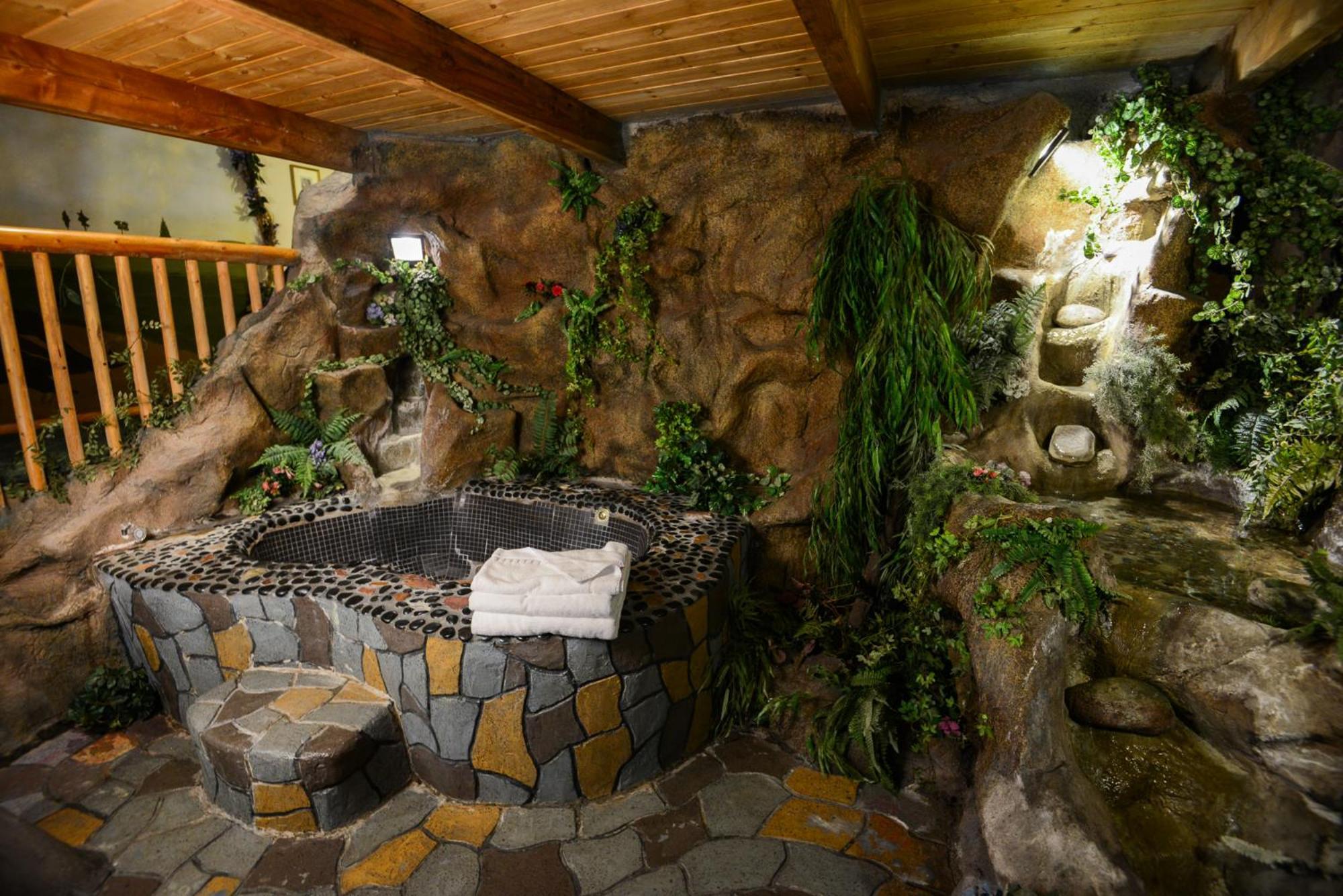 Castle Wood Theme Cottages- Couples Only Біг-Бер-Лейк Екстер'єр фото