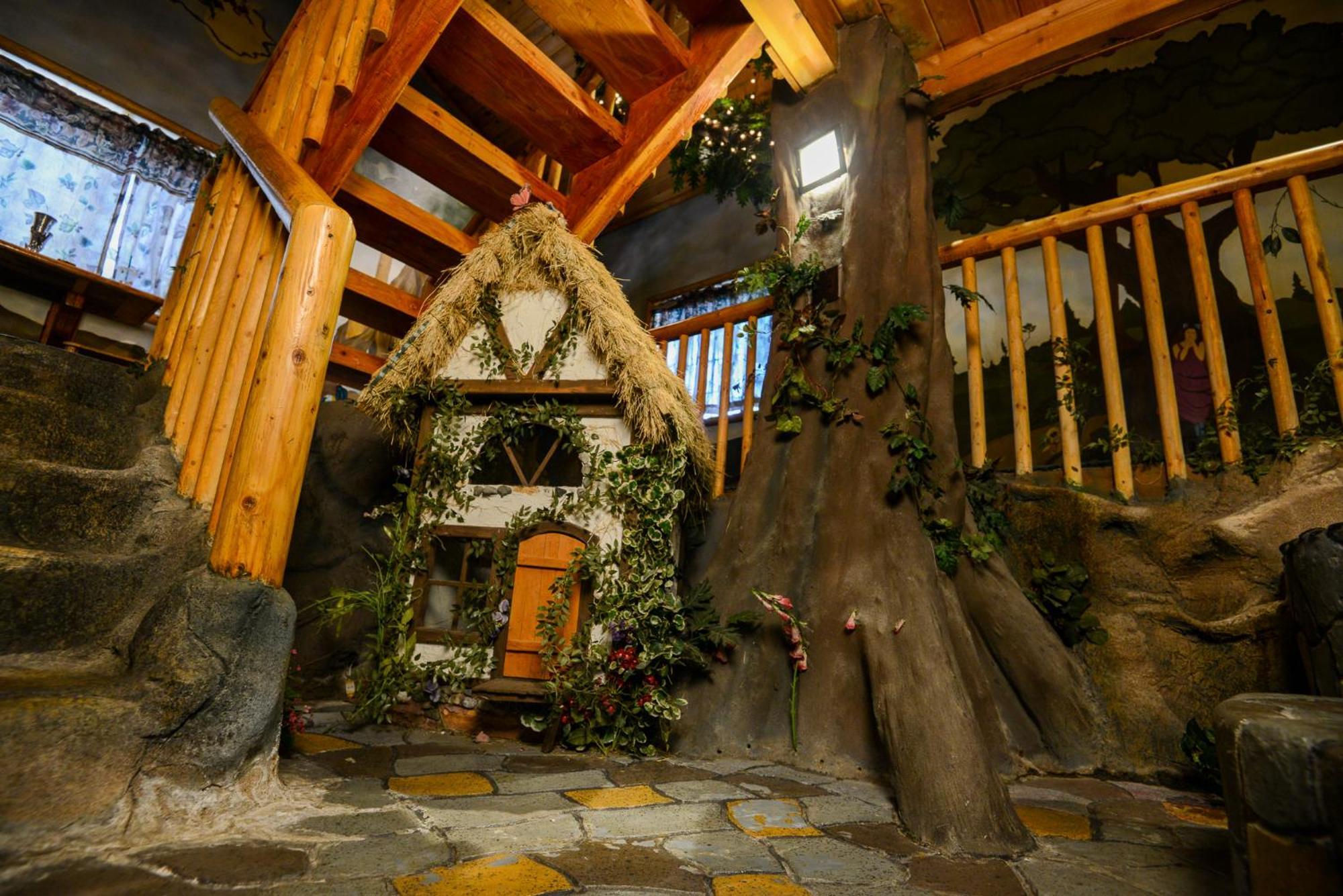 Castle Wood Theme Cottages- Couples Only Біг-Бер-Лейк Екстер'єр фото