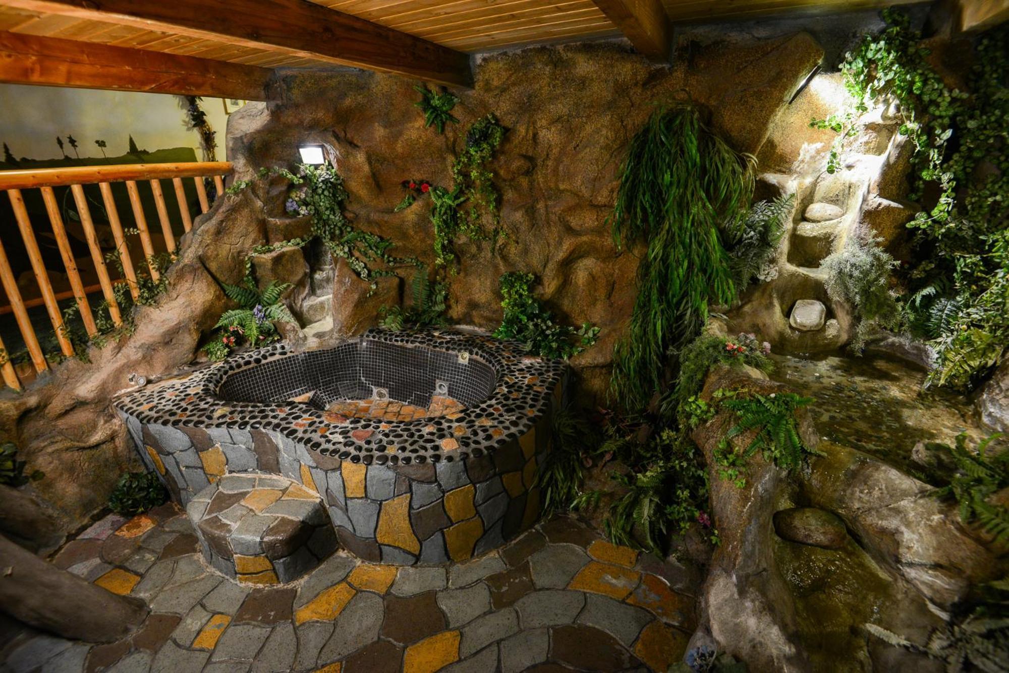Castle Wood Theme Cottages- Couples Only Біг-Бер-Лейк Екстер'єр фото