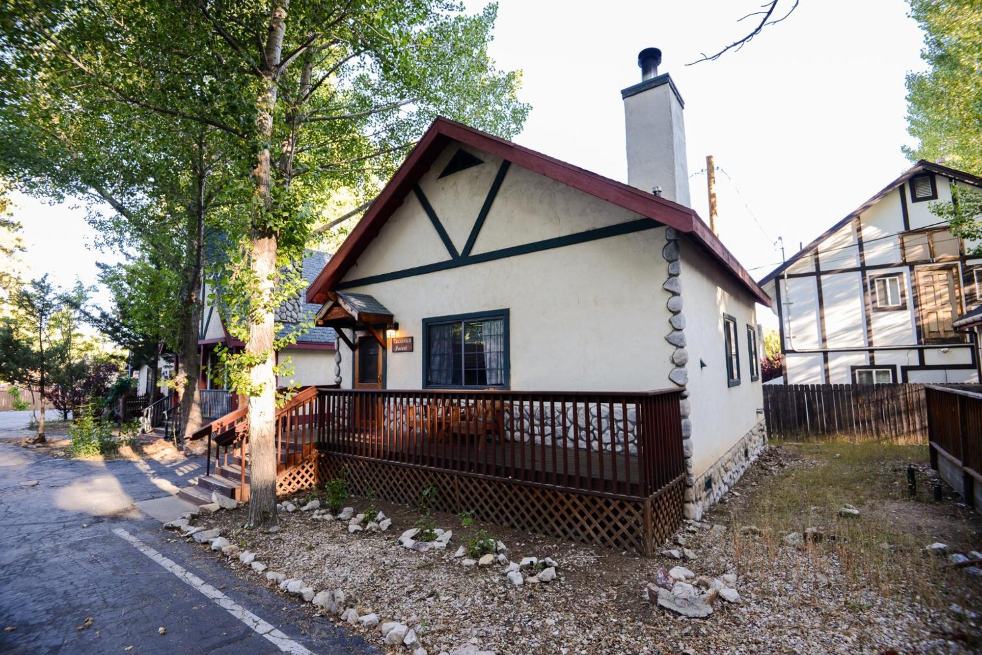 Castle Wood Theme Cottages- Couples Only Біг-Бер-Лейк Екстер'єр фото
