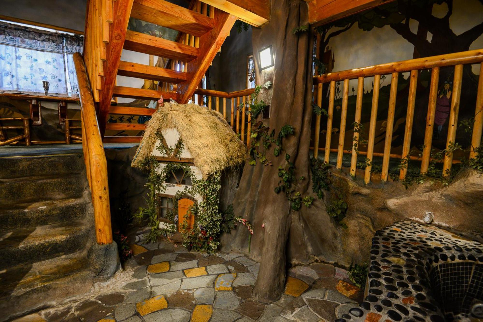 Castle Wood Theme Cottages- Couples Only Біг-Бер-Лейк Екстер'єр фото