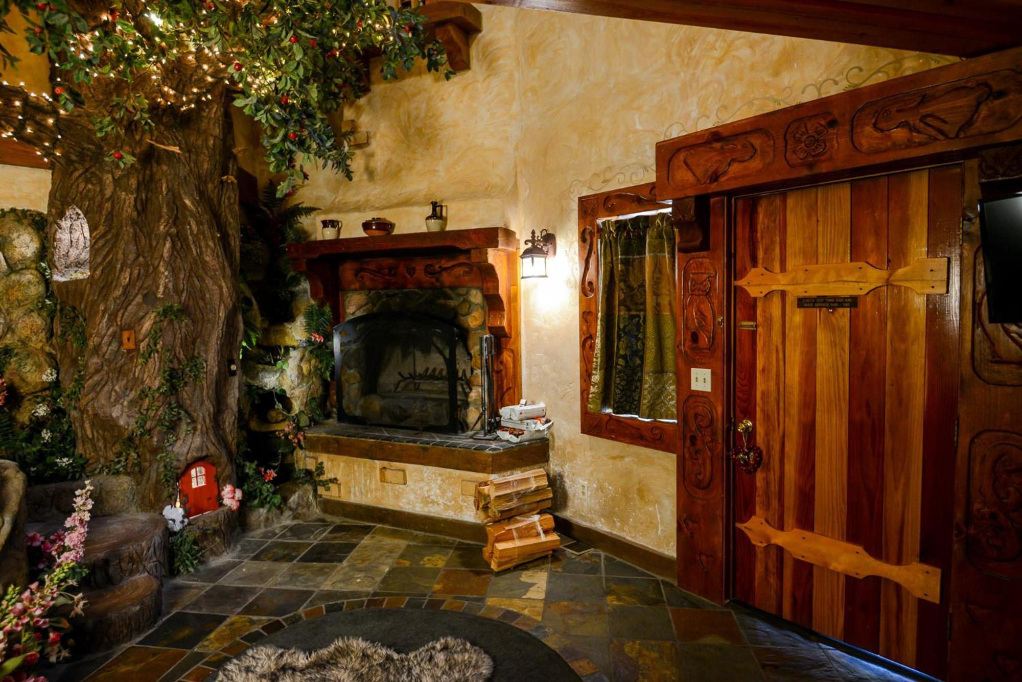 Castle Wood Theme Cottages- Couples Only Біг-Бер-Лейк Екстер'єр фото