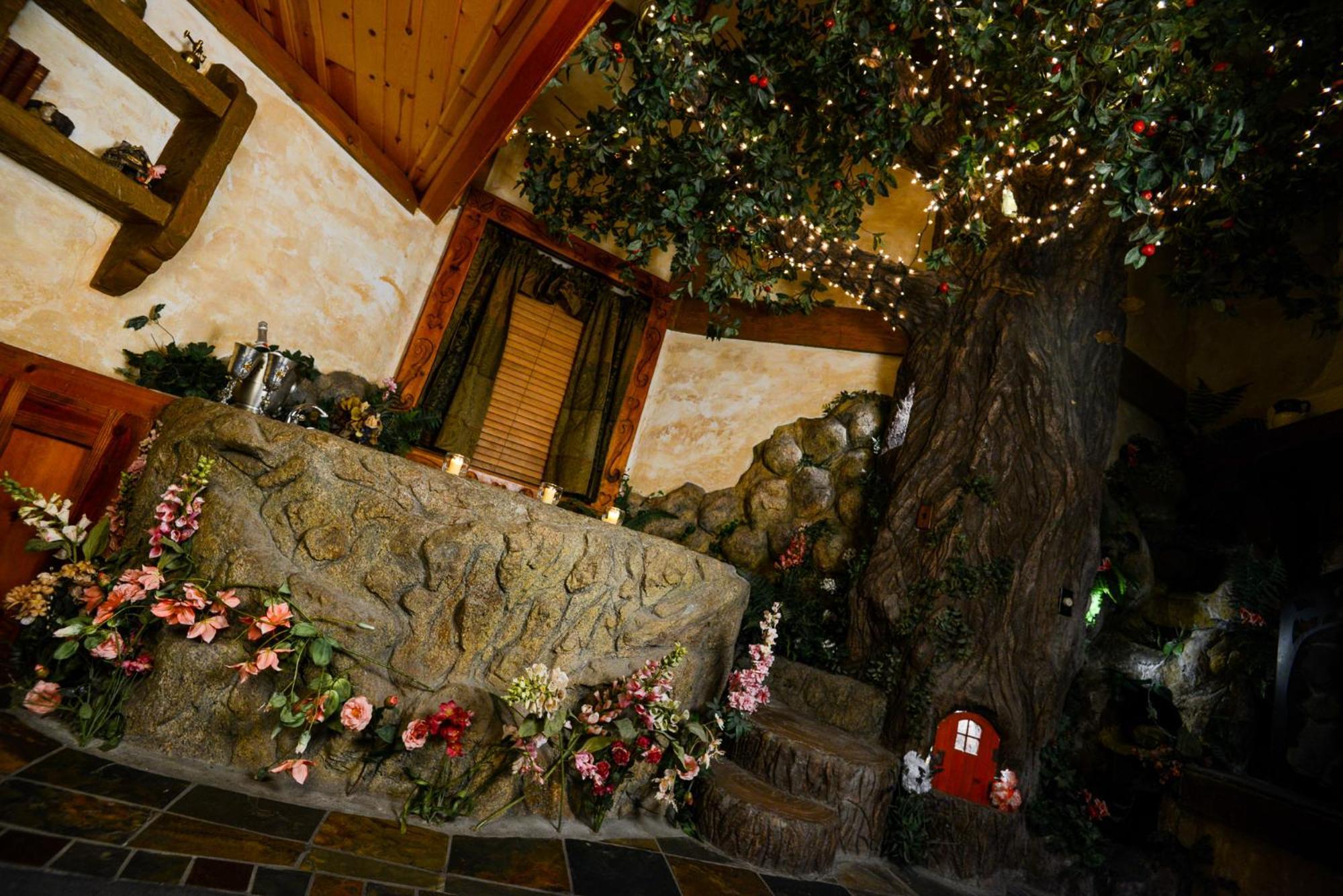 Castle Wood Theme Cottages- Couples Only Біг-Бер-Лейк Екстер'єр фото