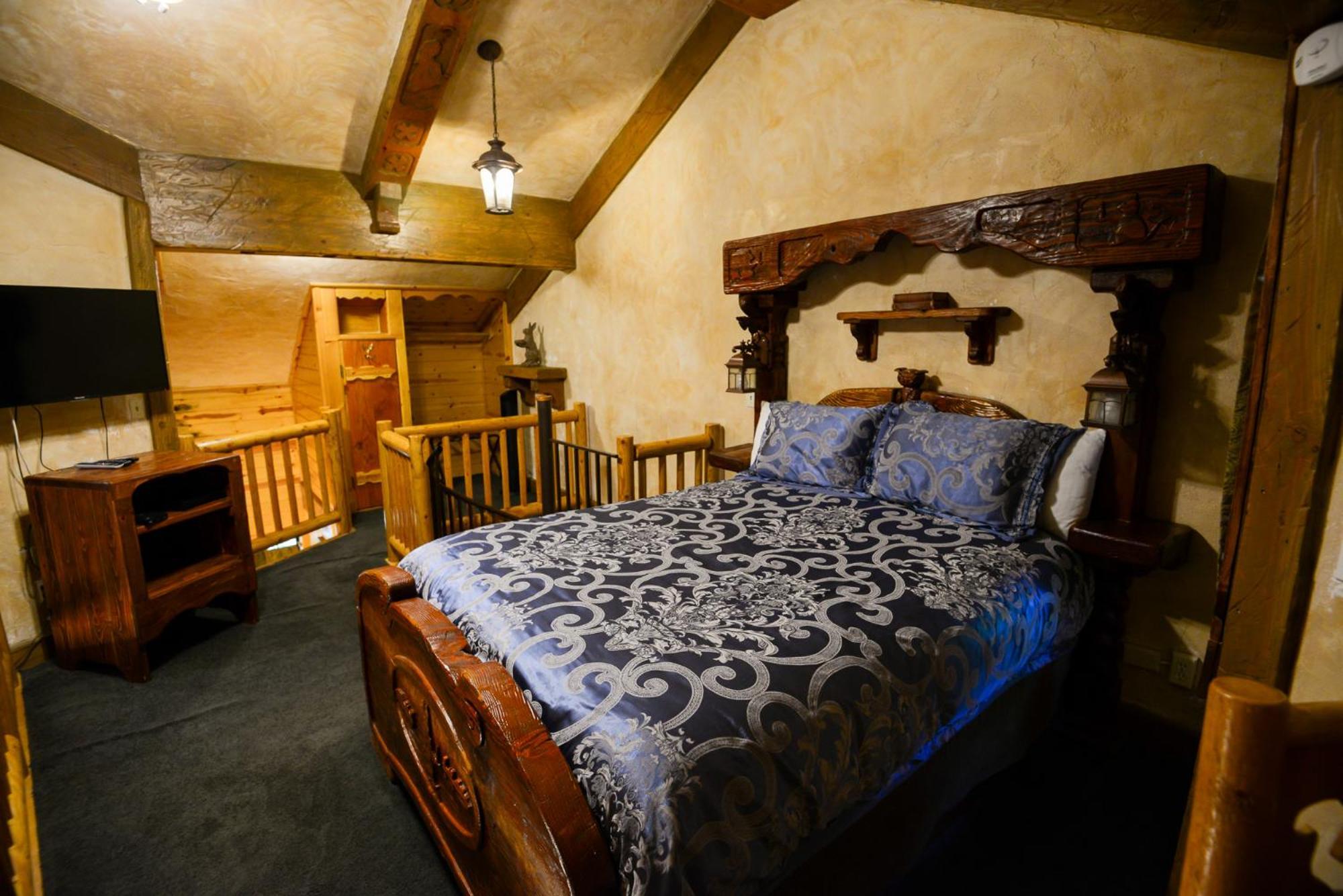 Castle Wood Theme Cottages- Couples Only Біг-Бер-Лейк Екстер'єр фото