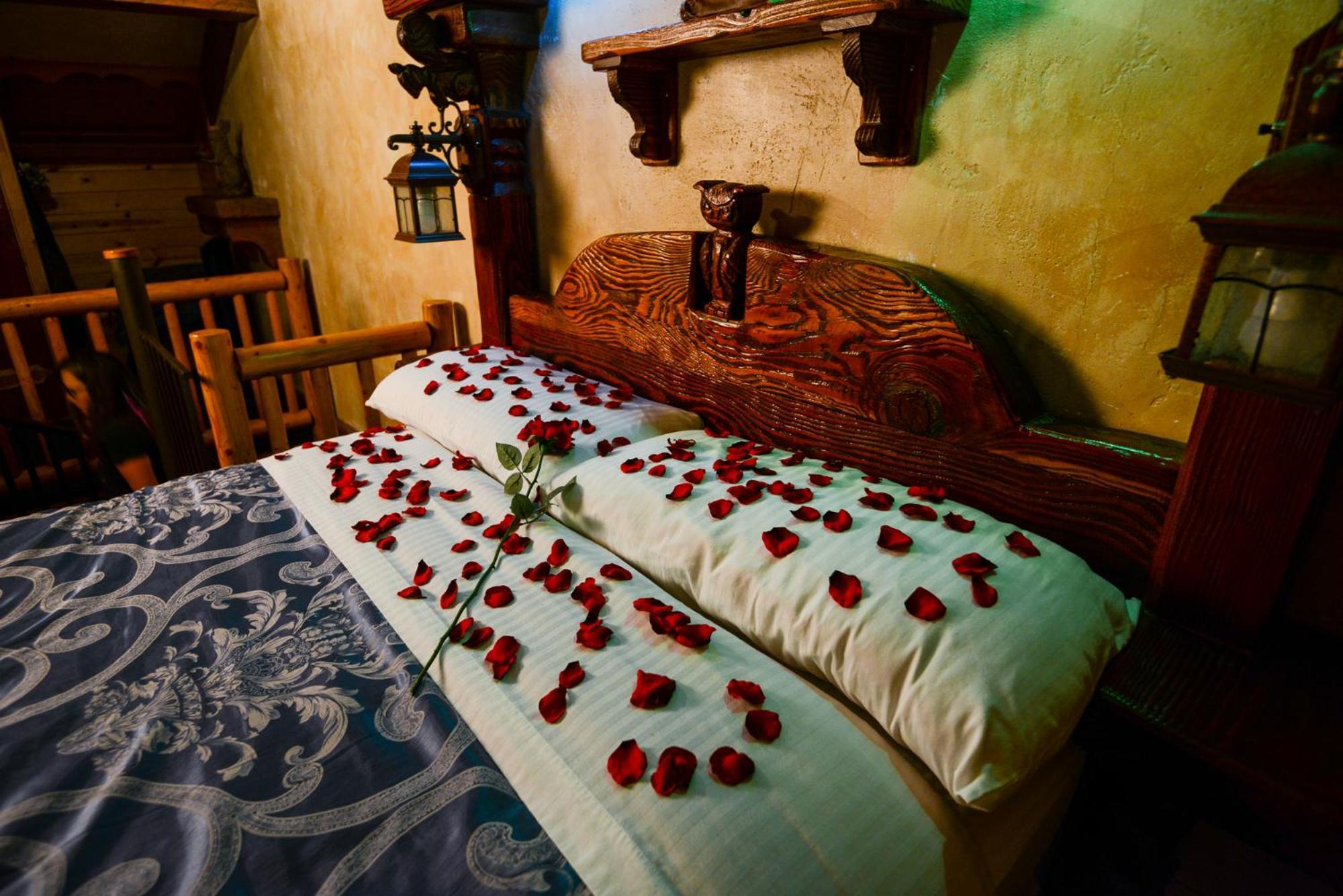 Castle Wood Theme Cottages- Couples Only Біг-Бер-Лейк Екстер'єр фото