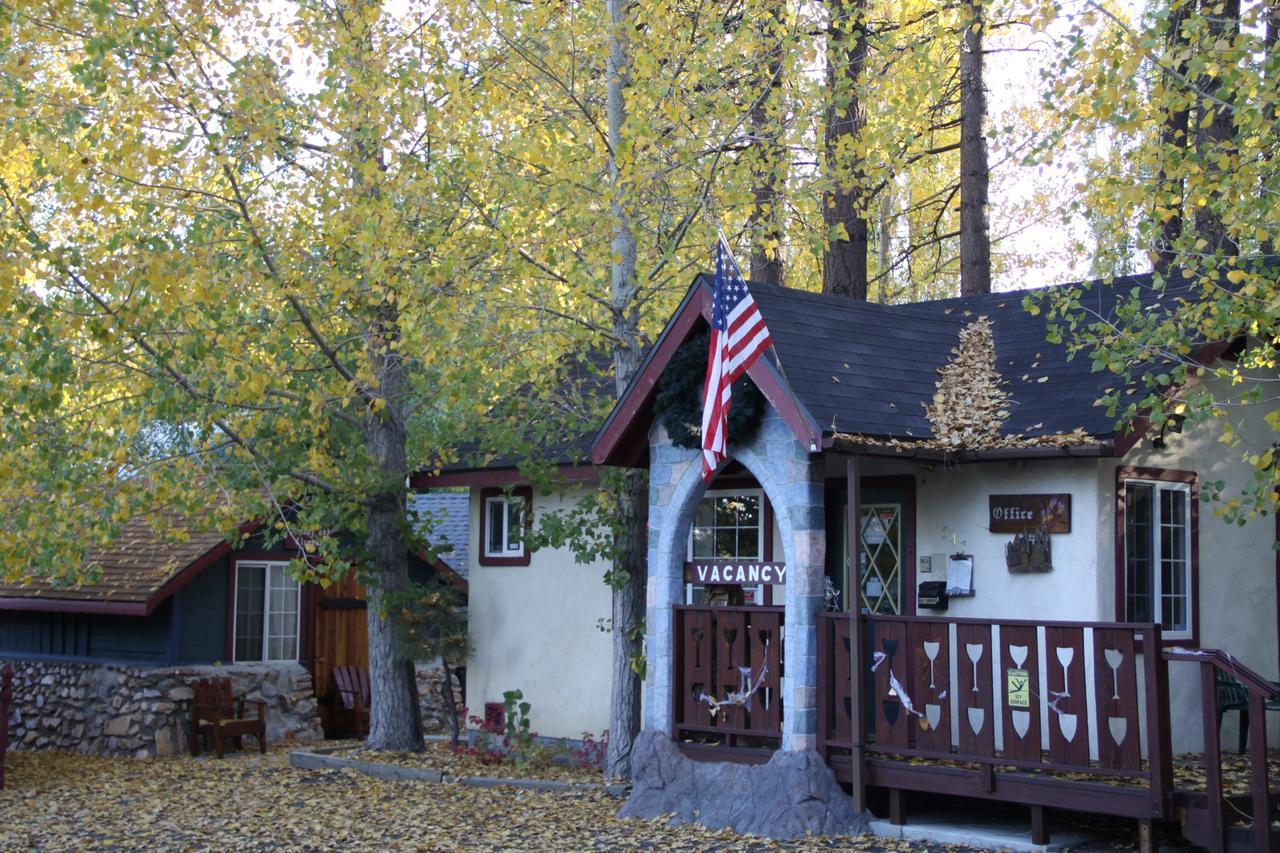Castle Wood Theme Cottages- Couples Only Біг-Бер-Лейк Екстер'єр фото